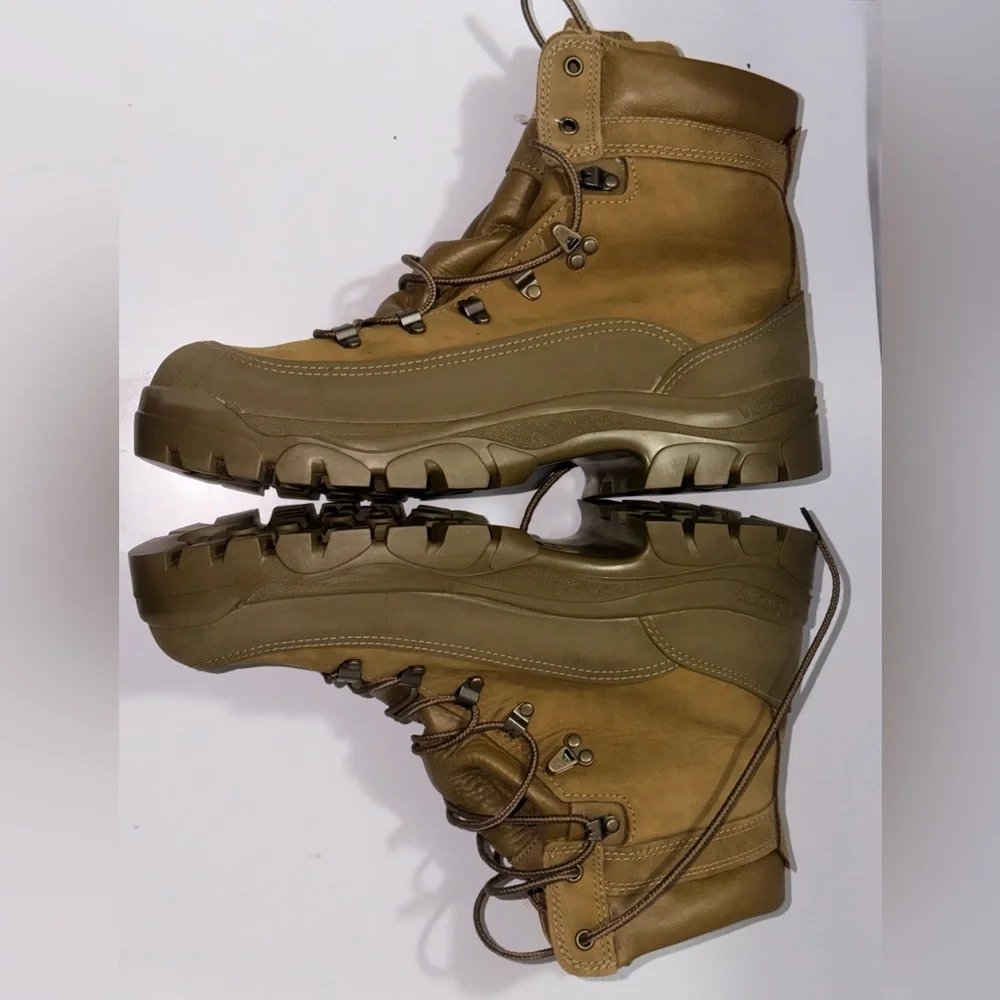 GORE-TEX Men’s Tan Hiking Boots